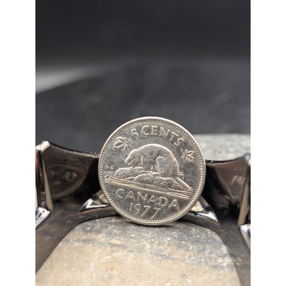 1977 Canada 5 Cents – Beaver Nickel – Vintage Canadian Coin – Circulated